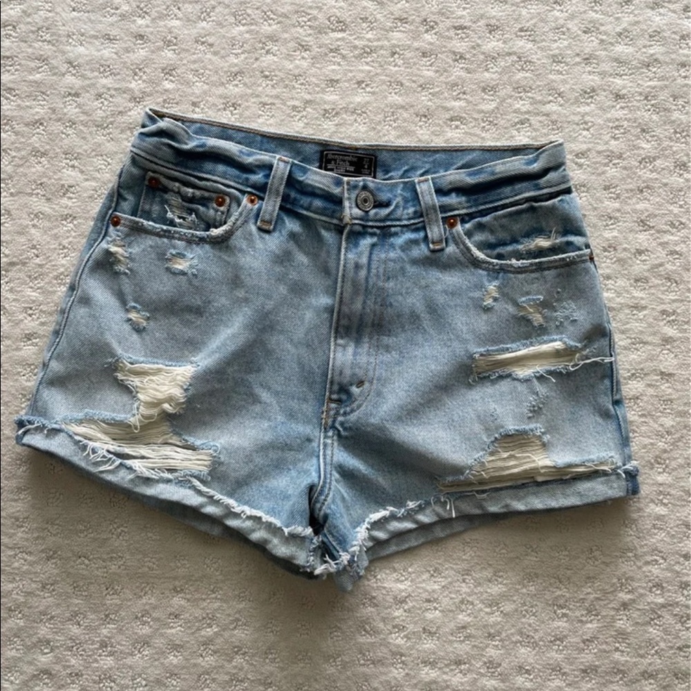 Abercrombie&Fitch High Rise Distressed Denim Shorts
